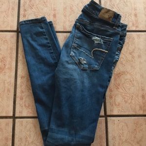 AMERICAN EAGLE RIPPED SKINNY 👖